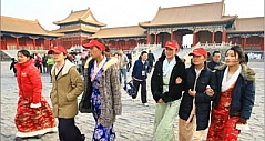 TCL集团组织西藏贫困大学生参观北京