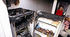 冰箱突然爆炸烧毁物品 所幸无人伤亡