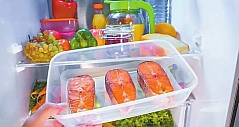 剩饭菜应趁热放冰箱，还是等凉了再存放？